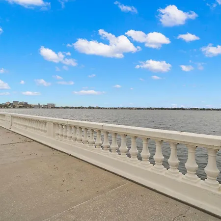 The Adaline Room #6 - Stunning Hyde Park Apartment, 1St Floor, Steps To Bayshore